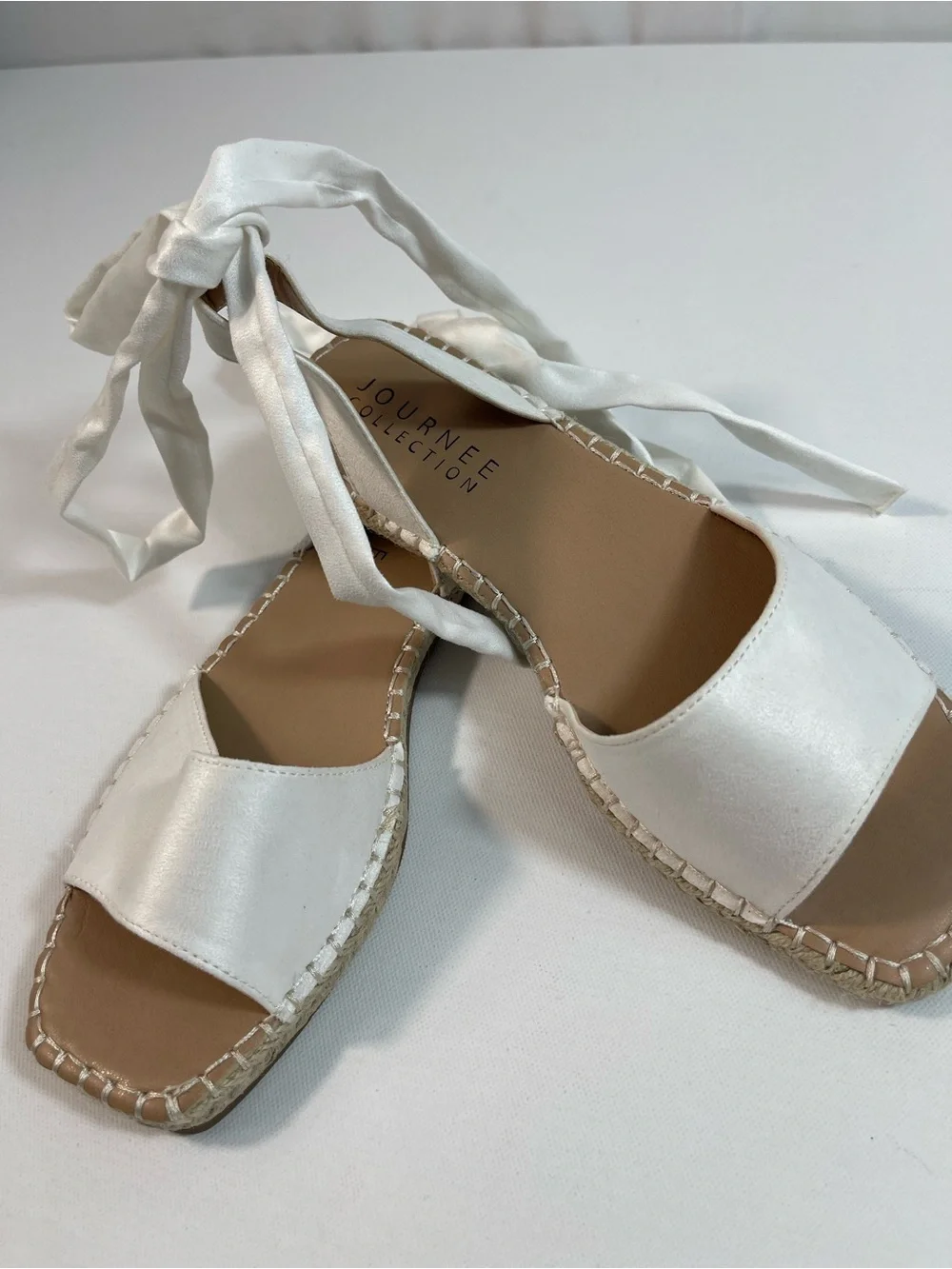 JOURNEE COLLECTION Emelie Espadrille Sandals White Satin  Size 8 New SKU #0170
